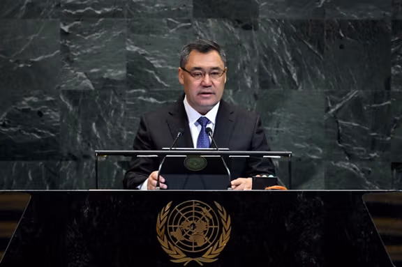 رئیسجمهور قرغیزستان خواهان آزادسازی داراییهای افغانستان شد