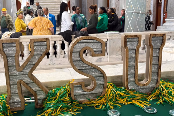 د امریکا په کنټاکي پوهنتون کې د ډزو په پېښه کې یو کس وژل شوی