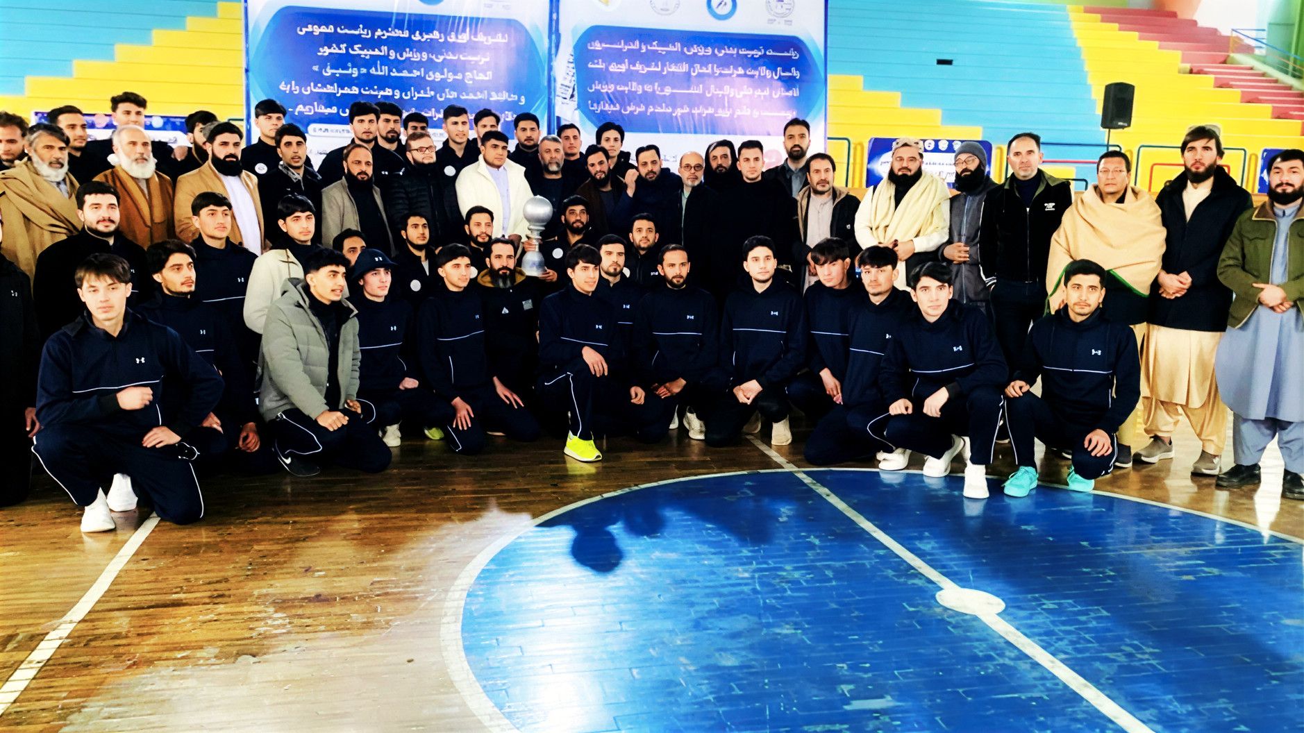 استقبال از نایب قهرمان مرکز آسیا در هرات؛ تیم ملی والیبال افغانستان مورد تقدیر قرار گرفت