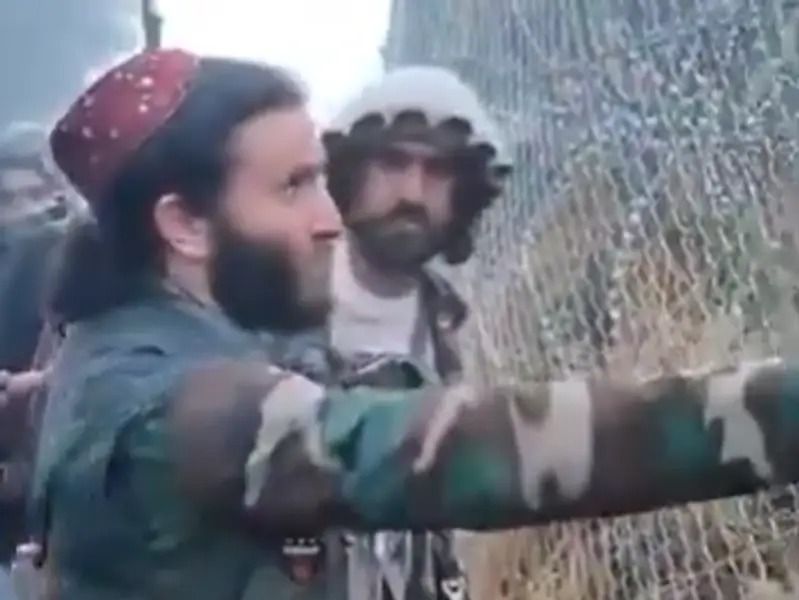 پاکستانۍ سرچینې: د ټي ټي پي وسلوال د اغزن سیم پرې کولو سره پاکستان ته ننوځي