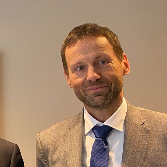 نماینده ویژه اروپا برای افغانستان: از مقاومت مسلحانه حمایت نمیکنیم