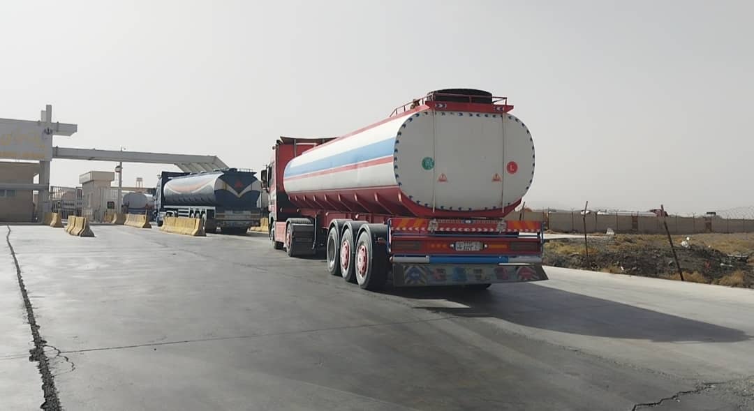 طالبان: ۱۷ تانکر مواد نفتی 'بی‌کیفیت ایرانی' را بازگرداندیم