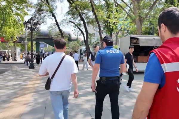 تركيا تعتقل أكثر من 9 آلاف مهاجر أفغاني منذ بداية العام الجاري