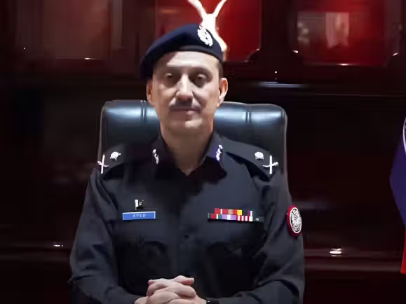 الشرطة الباكستانية: سيتم اتخاذ إجراءات قانونية بحق من يؤوي المهاجرين الأفغان 
