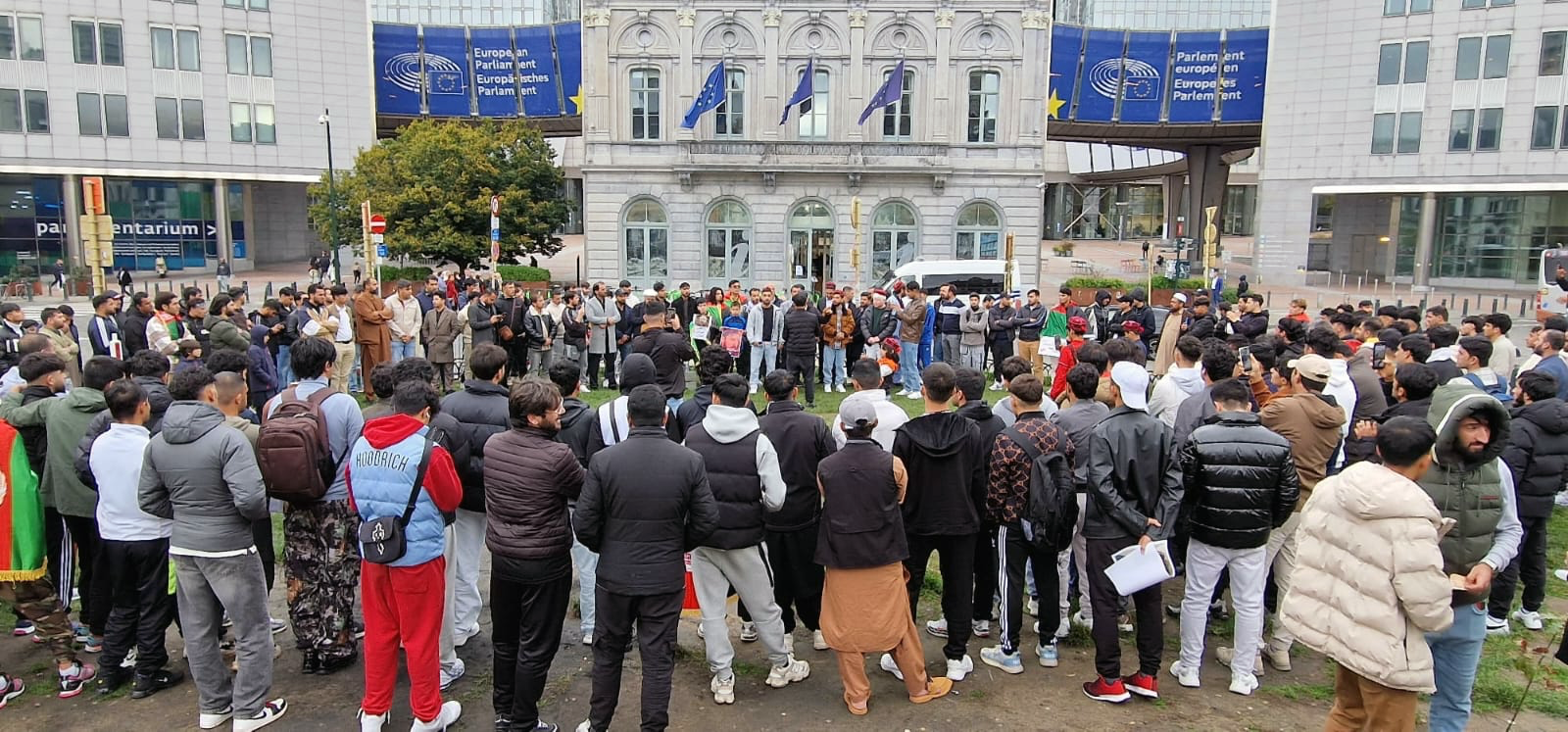 کلیفورنیا او بروکسل کې افغانانو د ایراني ځواکونو د ډزو خلاف لاریونونه وکړل