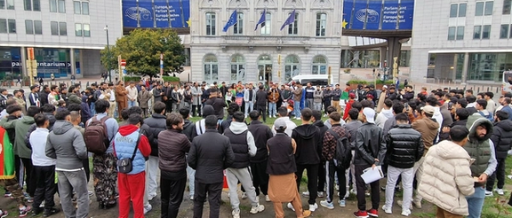 کلیفورنیا او بروکسل کې افغانانو د ایراني ځواکونو د ډزو خلاف لاریونونه وکړل