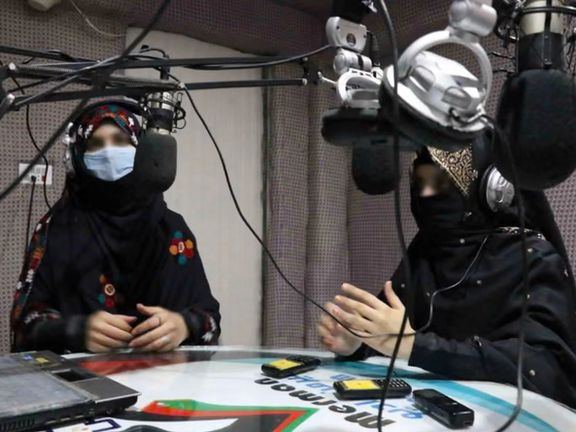 ګارډین ورځپاڼه: طالبانو د بیان پر ازادۍ او ښځینه خبریالانو بې ساري بندیزونه لګولي دي