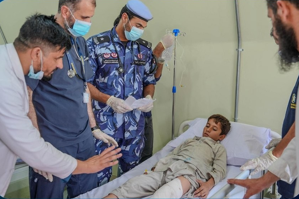 قطر د کونړ زلزله ځپلو ته د بېړنیو روغتیايي خدمتونو لنډمهاله مرکز پرانیست