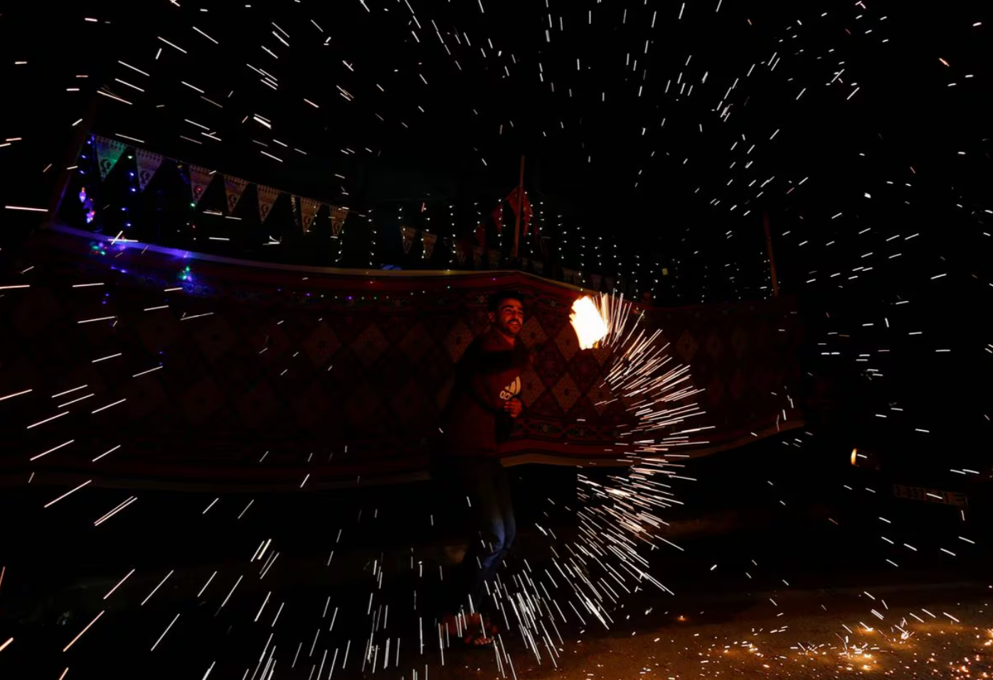 فلسطینیان د غزې د جګړې په سیوري کې د روژې میاشتې لپاره تیاری نیسي