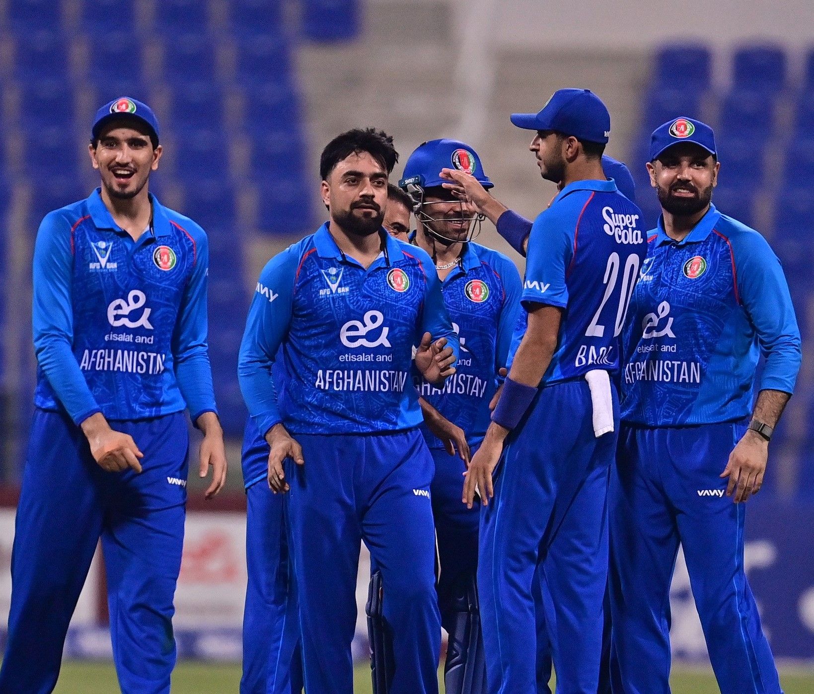 تیم ملی کریکت افغانستان با درخشش راشد خان و ابراهیم زدران، بنگلادیش را شکست داد