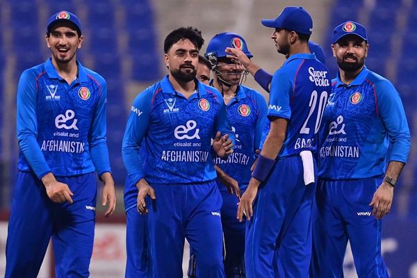 تیم ملی کریکت افغانستان با درخشش راشد خان و ابراهیم زدران، بنگلادیش را شکست داد