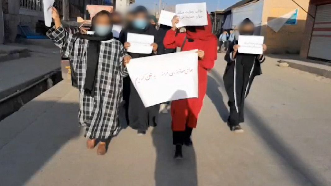 شماری از زنان در غرب کابل علیه طالبان راهپیمایی کردند