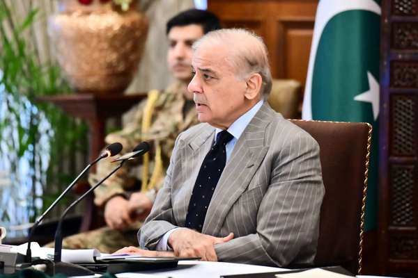 پېښور کې غونډه؛ شهباز شریف او عاصم منیر د وسلهوالو او د هغوی د ملاتړو پر ځپلو ټینګار کړی