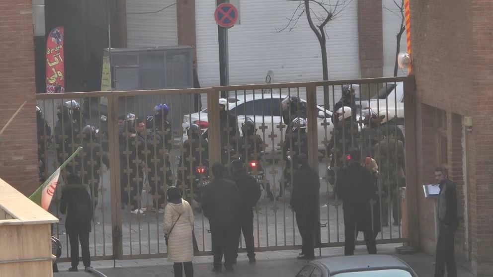 په ایران کې په تېرو ۱۰ ورځو کې لږ تر لږه ۳۴ معترضین وژل شوي او له ۲ زرو زیات نیول شوي