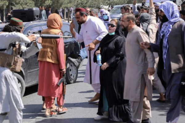 مسؤول أمريكي سابق: الدول تتجنب تقديم المساعدات لأفغانستان بسبب قمع النساء