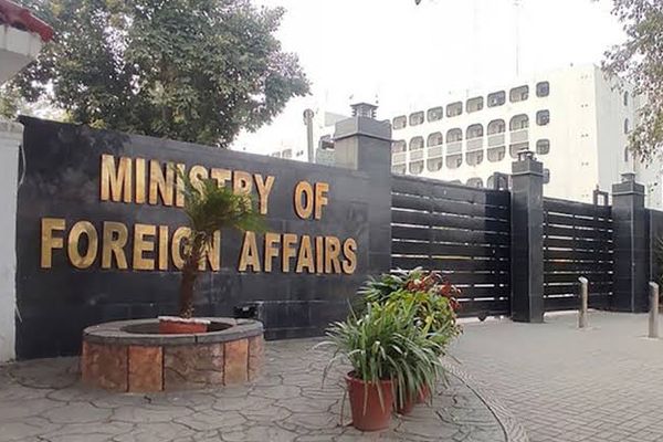 در واکنش به مرگ ۴ سرباز، پاکستان دیپلومات طالبان در اسلامآباد را فراخواند