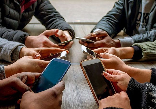 واشنگتن‌پست: طالبان برای ارائه تصویری بهتر از خود به جهان، از اینفلوئنسرها استفاده می‌کند