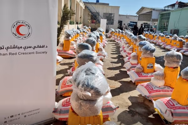 طالبان وايي د روژې د رارسېدو په مناسبت په کندهار کې له سلګونه اړمنو کورنیو سره مرسته وشوه