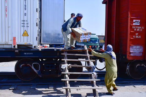 قزاقستان بیش از ۳۱۸ تُن کمک بشردوستانه به افغانستان فرستاد