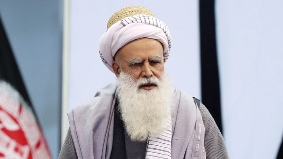 سیاف خطاب به طالبان: تو با کدام حق شرعی به بدن زنی که محرمش نیستی دست میزنی؟