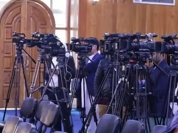 مرکز خبرنگاران: طالبان در یک سال بیش از ۱۰۰ مورد آزادی رسانه‌ها را نقض کردند