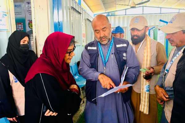 د یوناما مشرې تورخم کې د راستنېدونکو کډوالو له کمپ او روغتیايي مرکز نه لیدنه کړې