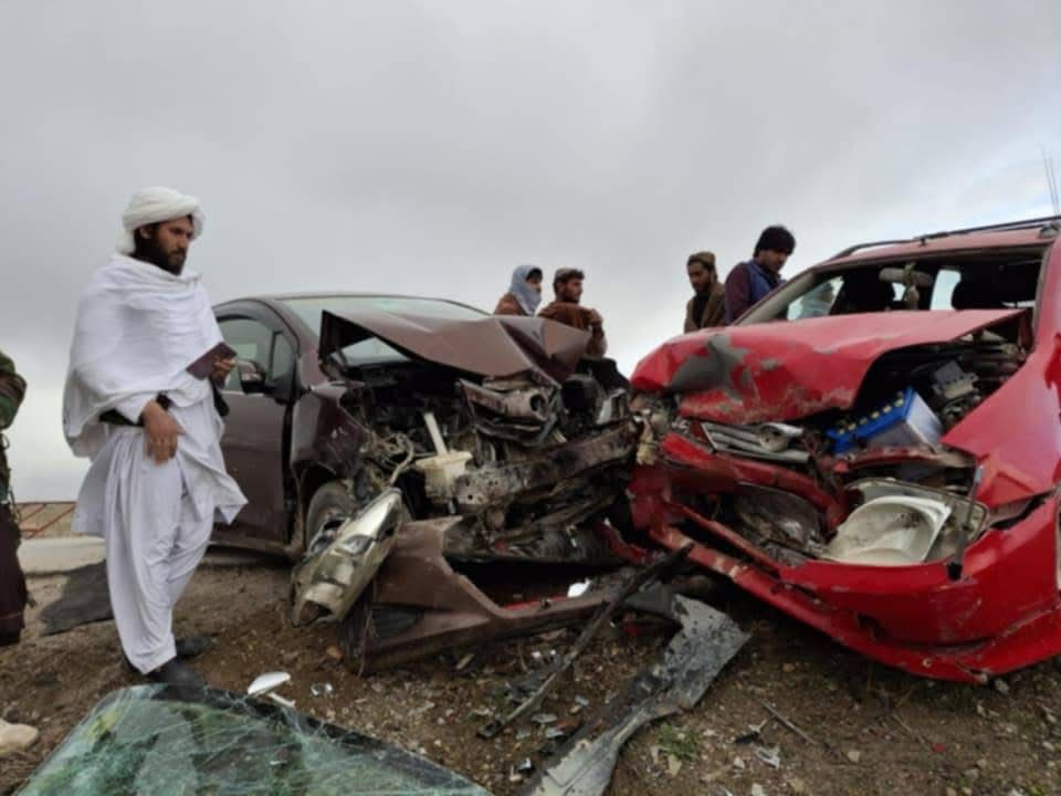 طالبان وايي، د اختر په څلورو ورځو کې ۳۰ تنه په ټرافیکي پېښو کې مړه شوي