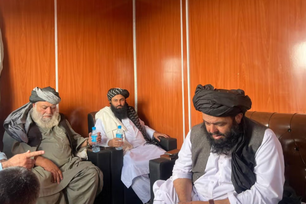 وزير المعادن في طالبان ينجو من الموت بعد سقوط مروحيته