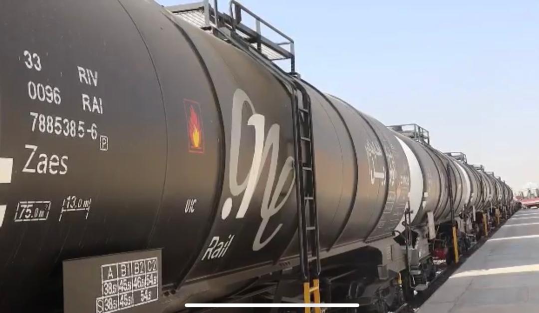 د ایران تېل د لومړي ځل لپاره د رېل له لارې افغانستان ته صادر شول