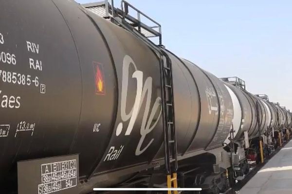 د ایران تېل د لومړي ځل لپاره د رېل له لارې افغانستان ته صادر شول
