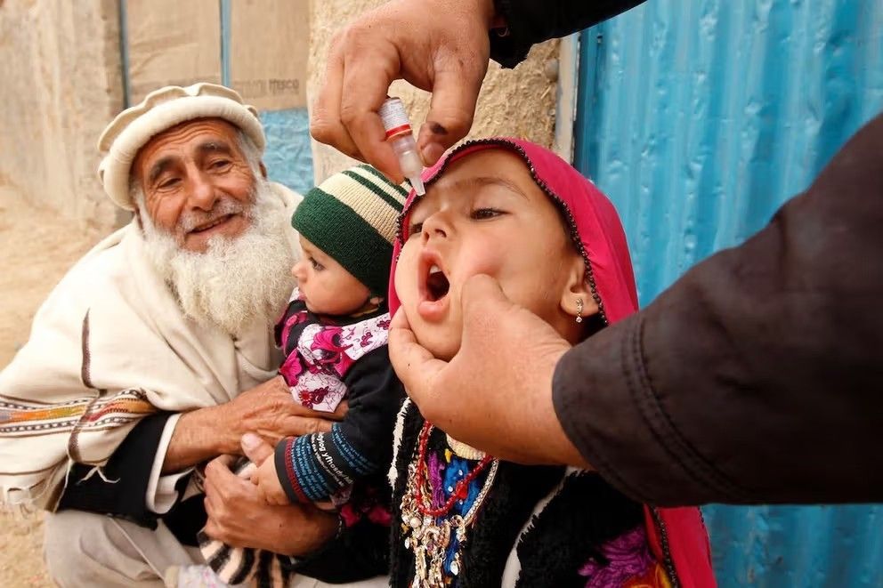 اسوشیتدپرس: جعل مدارک و استخدام نیروهای کم‌سواد مانع ریشه‌کنی فلج اطفال در افغانستان شد