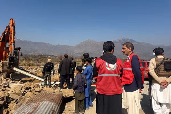 منابع امنیتی پاکستان میگویند مهاجم انتحاری در باجور افغان است