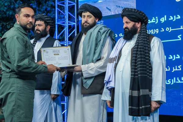 ملا یعقوب د ختیځو ولایتونو د زلزلهځپلو د ژغورنې ټيمونه او ډاکتران وستايل