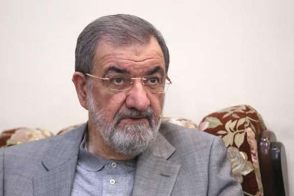 محسن رضايي: هره شپه په هرمز تنګي کې «پنځه یا شپږ امریکايۍ بېړۍ» په نښه کوو