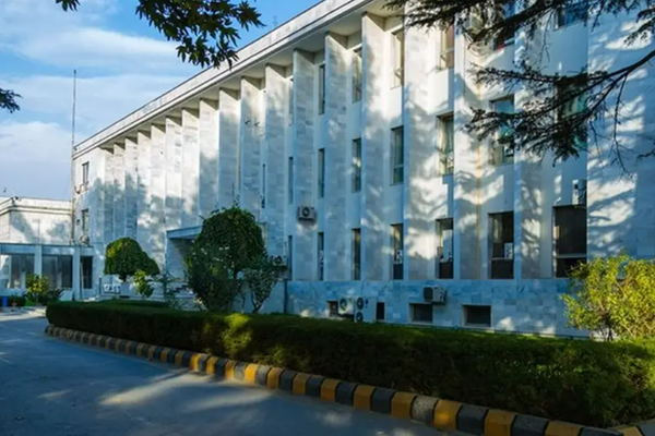 Taliban Detains Several Employees of Former Afghan Foreign Ministry, Say Sources