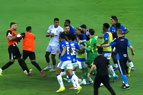 درگیری شدید در فینال فوتبال برازیل؛ داور مسابقه ۲۳ بازیکن دو تیم را کارت سرخ داد