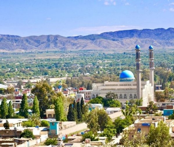 منابع می‌گویند طالبان در خوست دکانداران را به اجبار برای ادای نماز جمعه به مسجد بردند