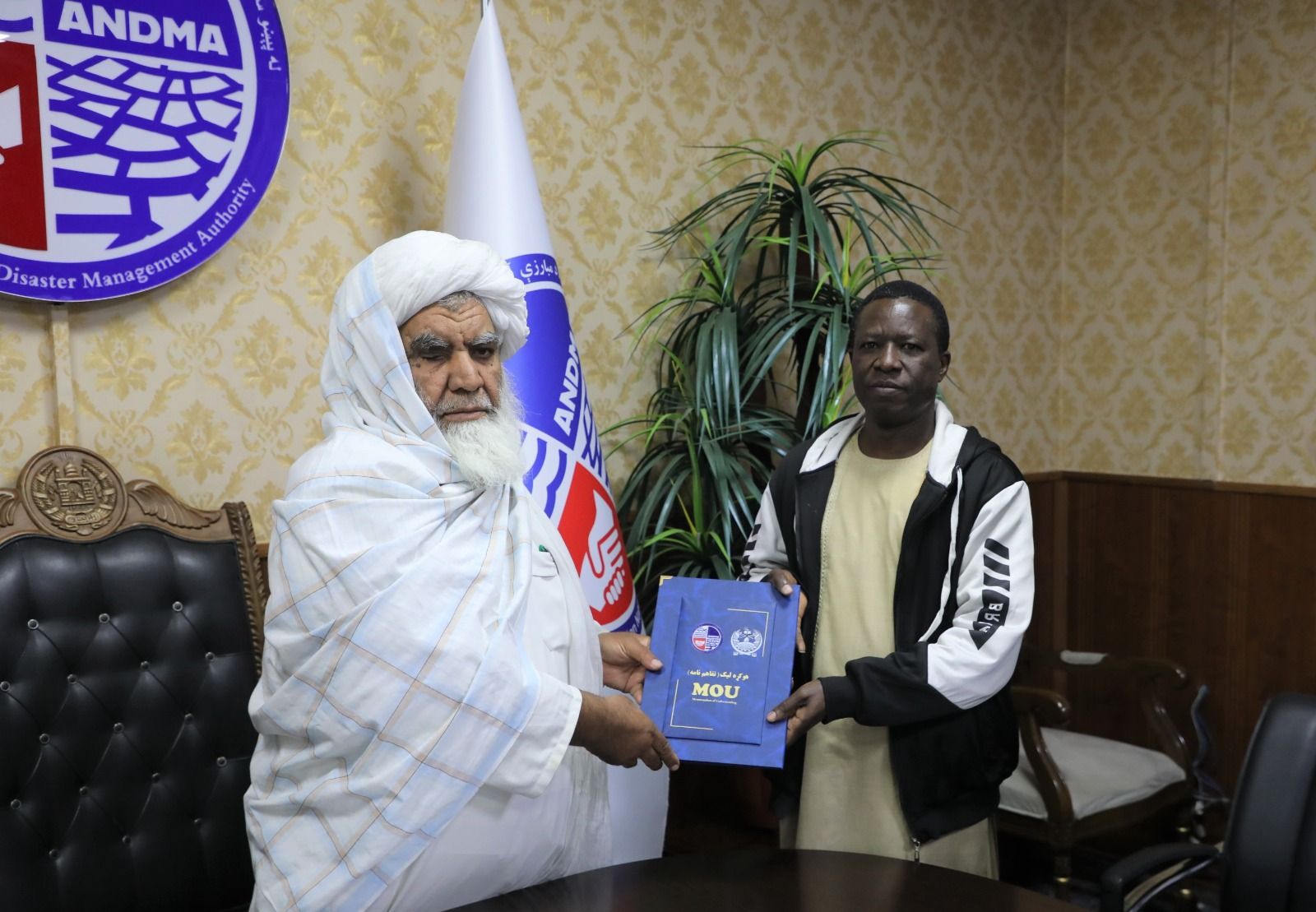 یک سازمان بشردوستانه بیش از یک میلیون دالر به خانواده‌های آسیب‌پذیر افغانستان کمک می‌کند