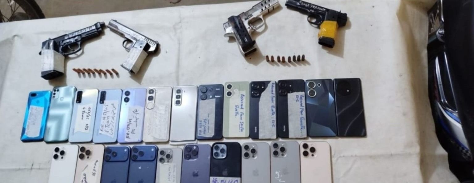 پولیس اسلام‌آباد ۱۶ نفر را به اتهام سرقت و قاچاق موبایل به افغانستان بازداشت کرد