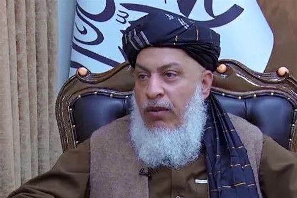 مجاهد: عباس ستانکزی له هېواده بهر دی، خو د راستنېدو په صورت کې ښايي خپلې دندې ته وروګرځي