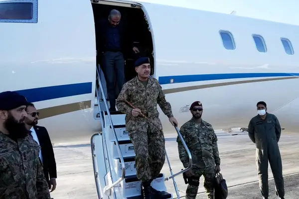 جنگندههای پاکستان هواپیمای حامل رئیس ارتش را در آسمان افغانستان اسکورت کردند