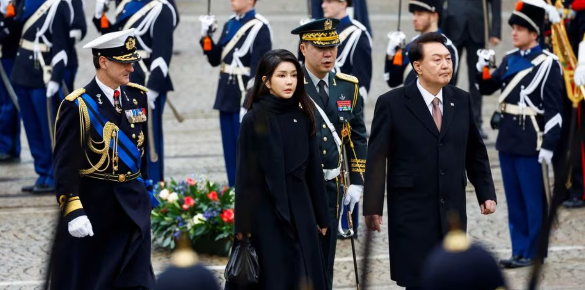 پذیرش یک کیف برند به عنوان تحفه از سوی بانوی اول کوریای جنوبی برای حزب حاکم دردسر ساز شد