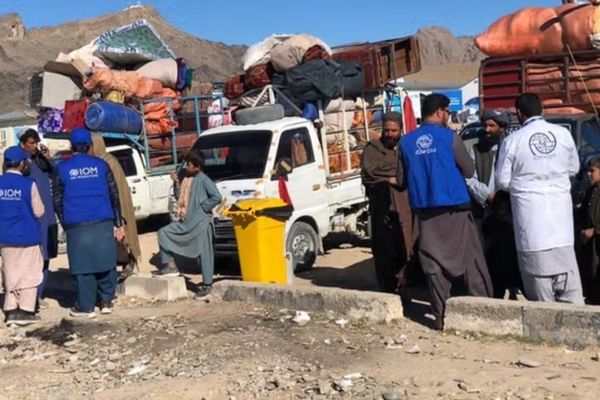 Taliban Denounces Pakistan’s Afghan Deportations, Urges Migrant Rights Protection
