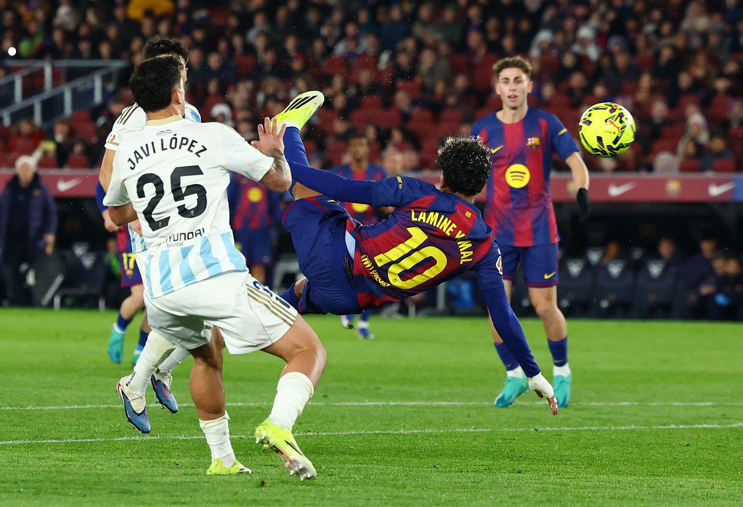 بارسلونا ۳–۰ اوویدو؛ بازگشت آبی‌اناری‌ها به صدر جدول لالیگا با درخشش لامین یامال