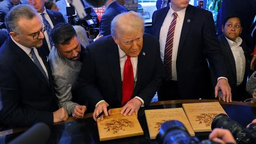 ترامپ از دادگاه خواست پرونده پرداخت حق‌السکوت به بازیگر فیلم‌های پورن را مختومه کند