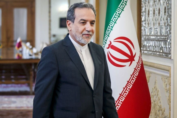 د ایران بهرنیو چارو وزیر: امریکا په جګړه کې له ناکامۍ وروسته پر نویو بندیزونو لاس پورې کړی