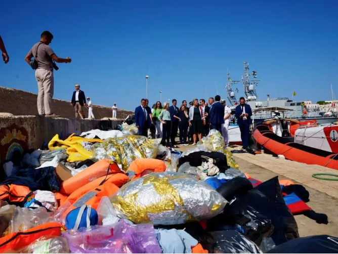 د اروپايي کمیسیون مشر: ایټالیا ته مو د کډوالو راتګ د مخنیوي لپاره نوی پلان جوړ کړی