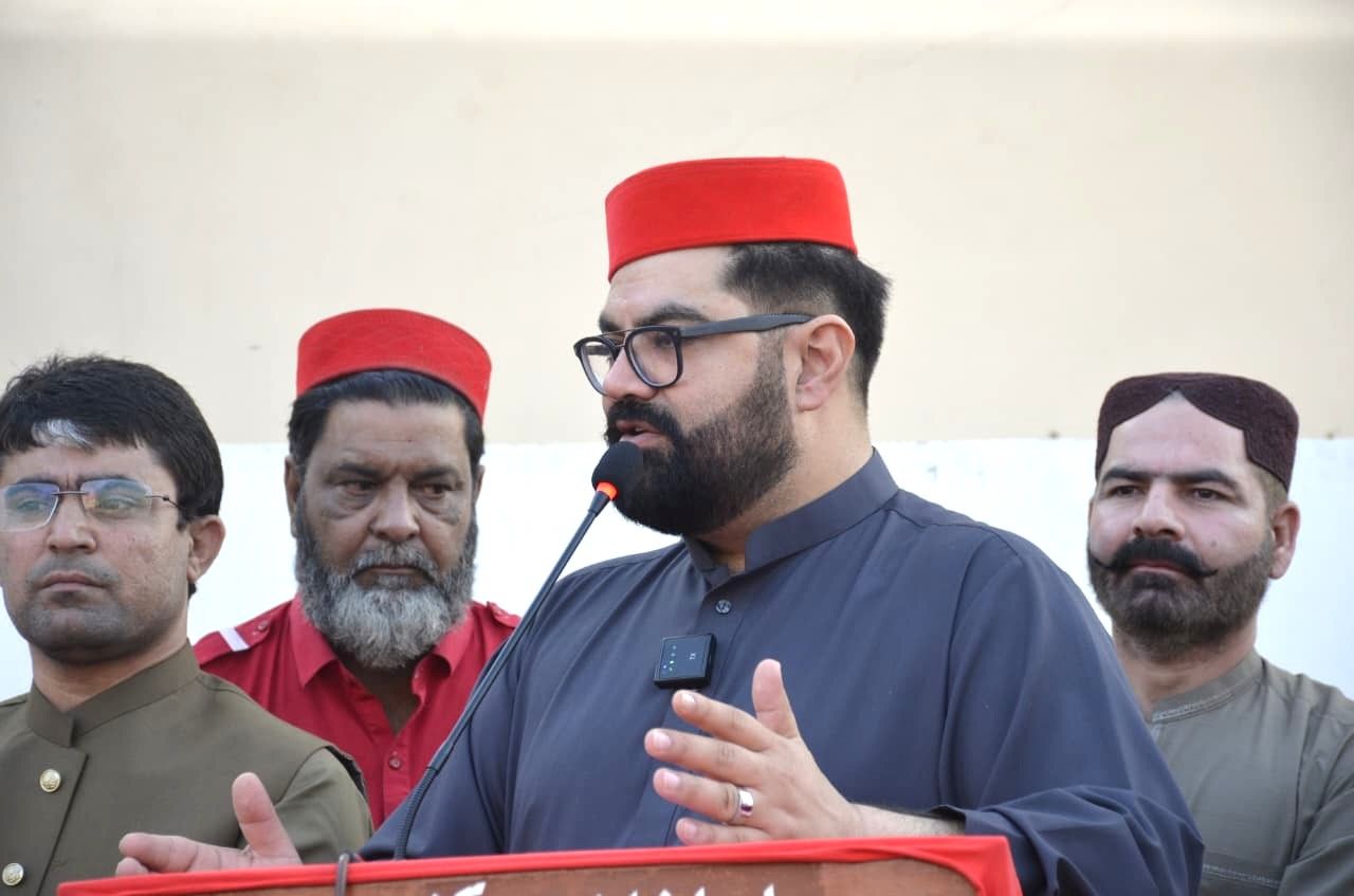 ایمل ولي خان: د پاکستان حکومت که وغواړي د انګورو یوه دانه هم پر پوله نه شي را تېرېدای