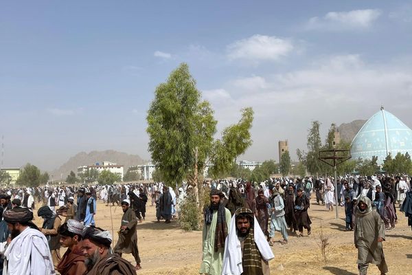 ملاهبت الله: که یو انسان د امیر له بیعت او اطاعت پرته مړ شي، مرګ یې د جاهلیت دی