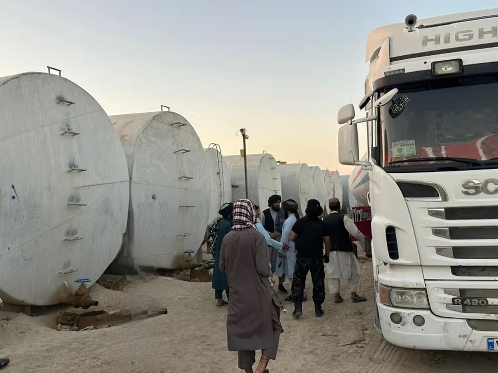 تاجران قندهار: حلقات وابسته به طالبان، بهای مواد سوخت را به دلخواه خود تعیین می‌کنند